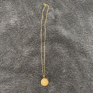 Elegant Gold Pendant Necklace